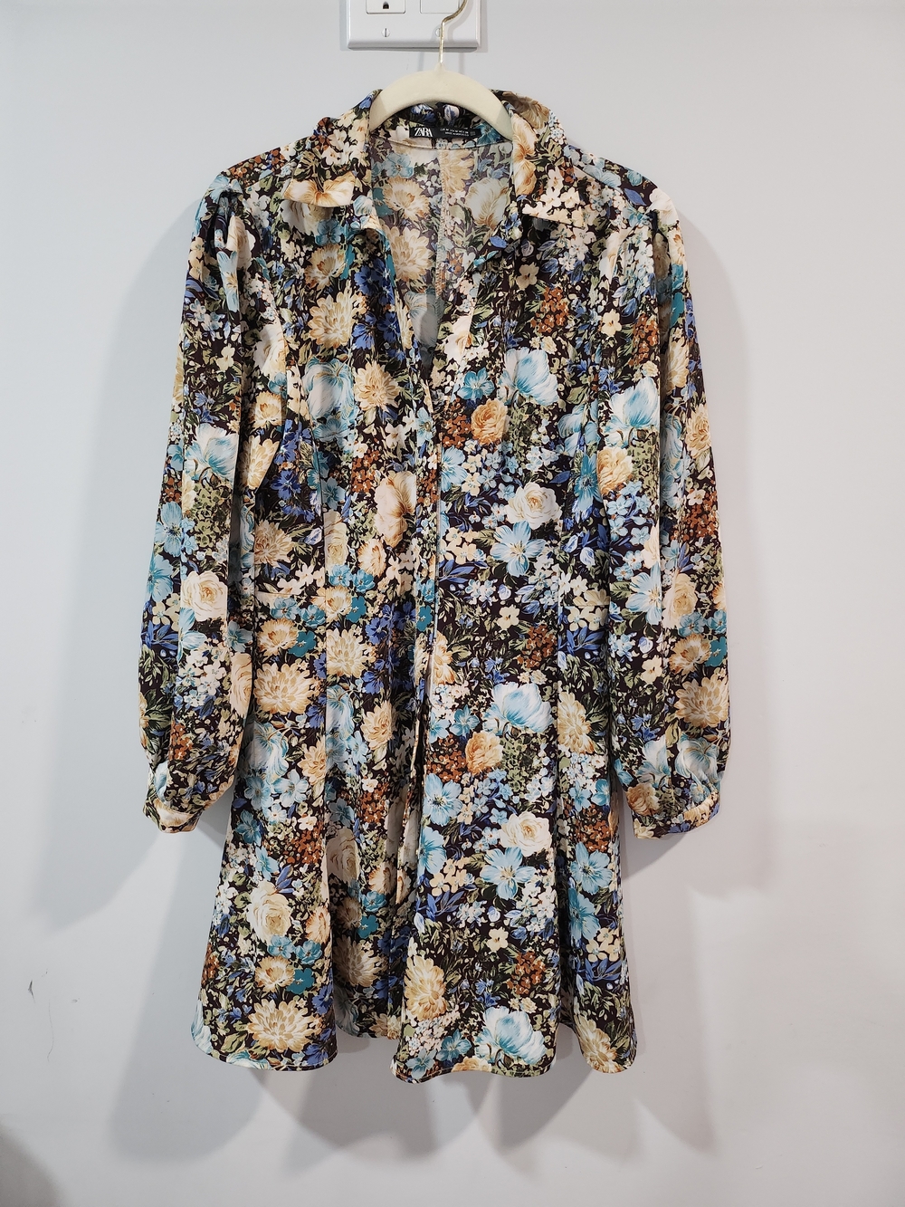 Zara Floral Button-Front Long Sleeve Dress in Blue, Cream, Brown